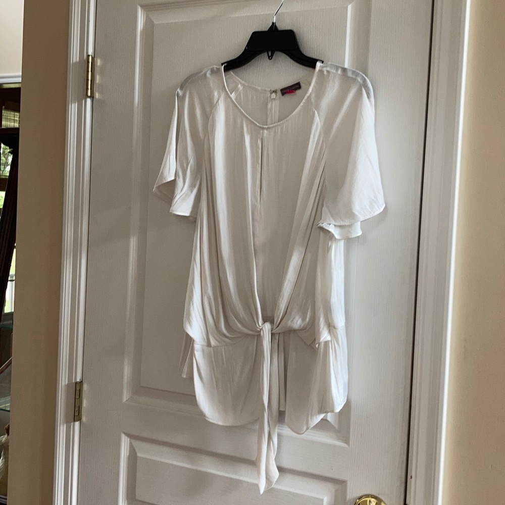 Vince Camuto Extend Keyhole blouse with tie front